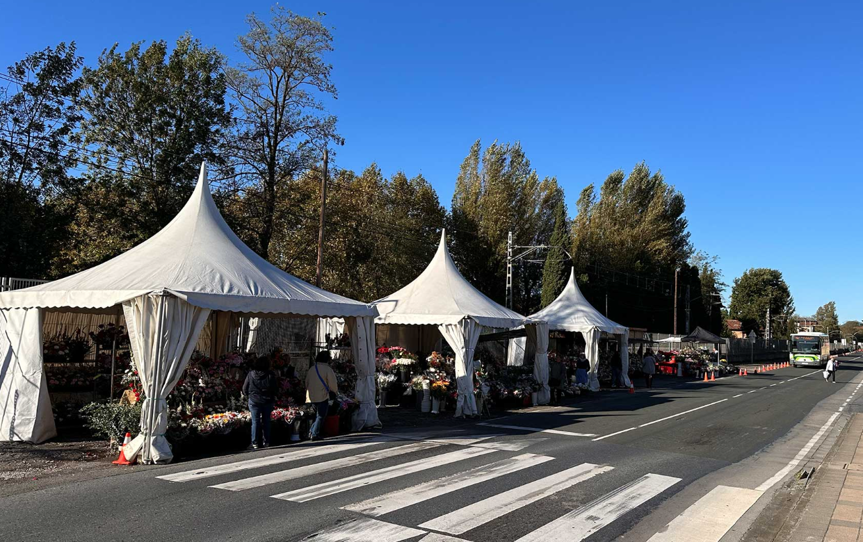 puestos-flores-cementerio-bilbao-todos-santos-2024