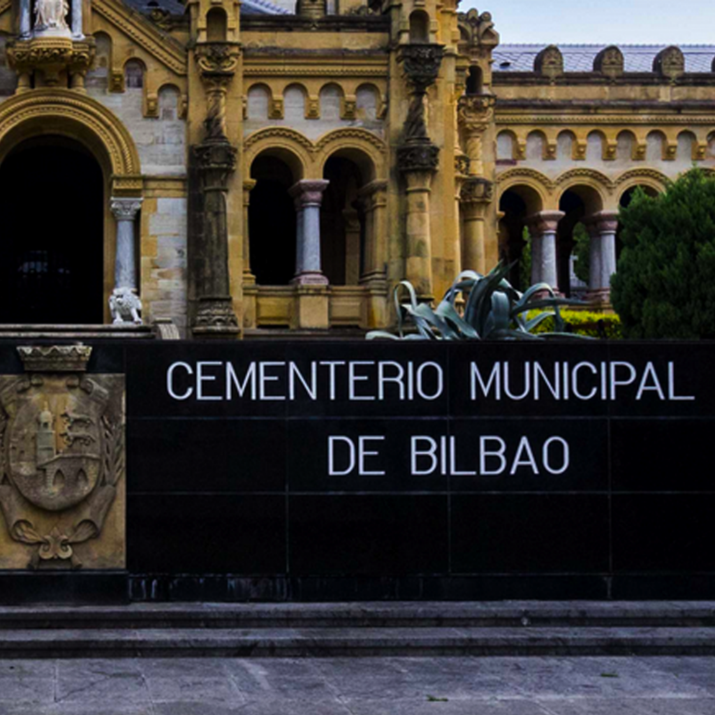 Detalle fachada cementerio municipal de Bilbao